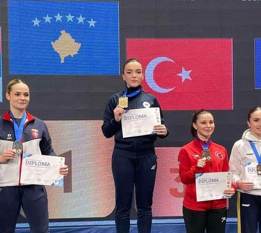 Alma Loki, fitoi medaljen e artë në Kampionatin Ballkanik të mbajtur në Podgoricë