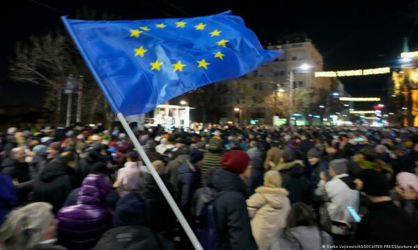 Priten protesta në seancën e parë parlamentare të Serbisë