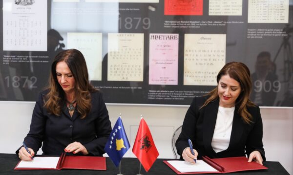 Shqipëri-Kosovë, Manastirliu-Nagavci firmosin tekstin e unifikuar të gjuhës shqipe për diasporën