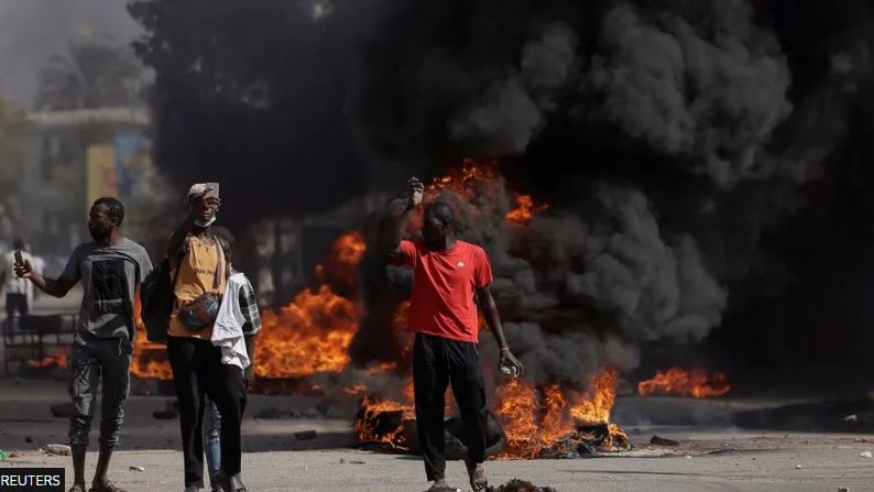 Protestat në Senegal u përhapën për shtyrjen e zgjedhjeve, një student vdiq