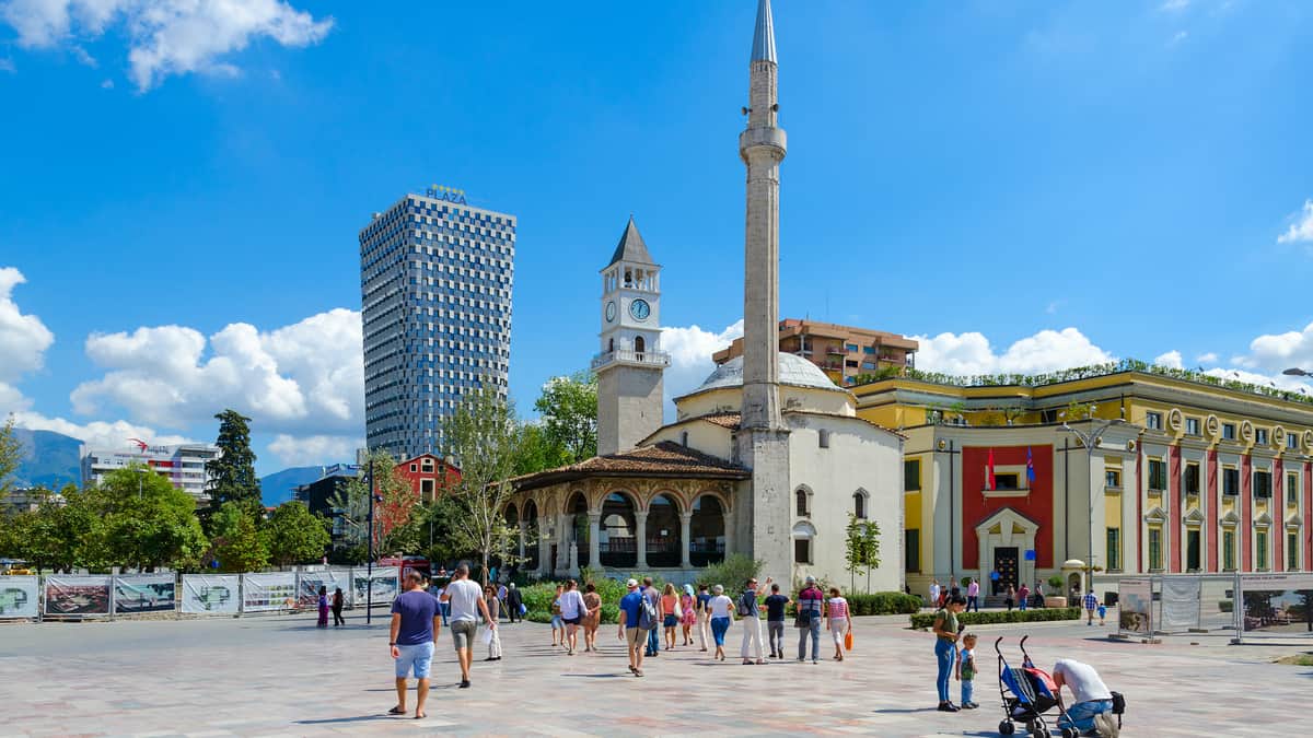 ​Blogerët spanjollë promovojnë 10 atraksionet turistike në Tiranë