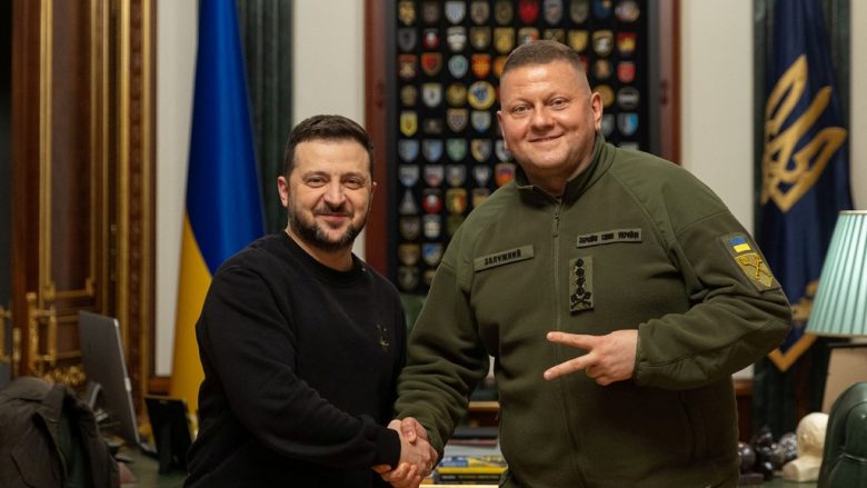 Zelensky e shkarkon shefin e ushtrisë – gjenerali ukrainas i drejtohet popullit