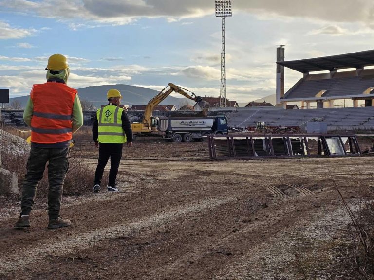 Nisin punimet në stadiumin olimpik “Adem Jashari” në Mitrovicë