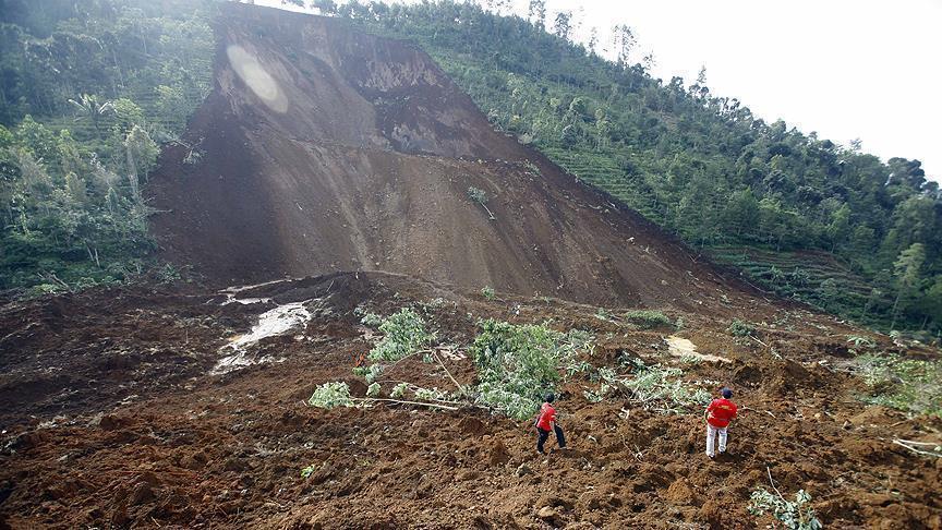 110 të zhdukur nga rrëshqitjet e dheut në Filipine, 11 të vdekur