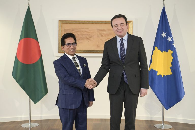 Kurti pret në takim Ambasadorin jo rezident të Bangladeshit në Kosovë, Mosharraf Hossain Bhuiyan