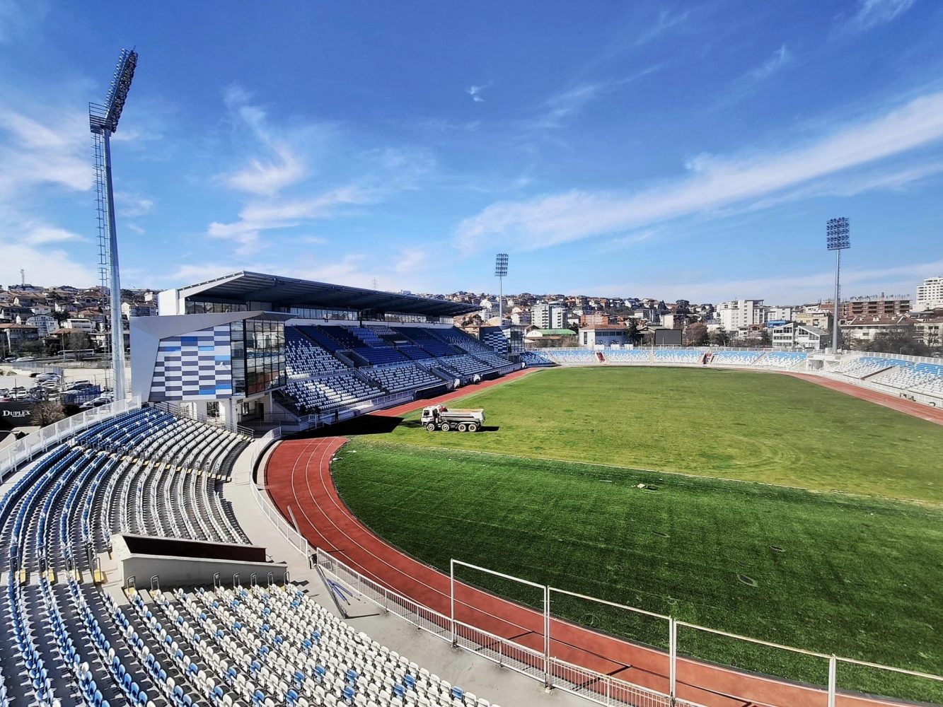 Nisin punimet për rindërtimin e fushës në stadiumin “Fadil Vokrri”