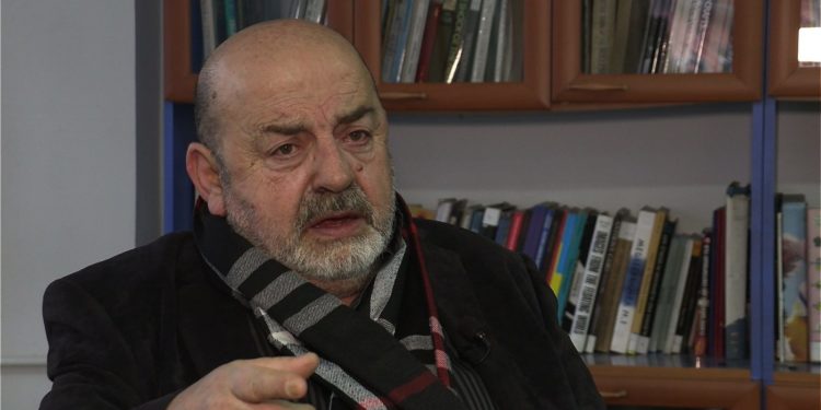 Gold Ag revoltohet me deklaratën e Enver Petrovcit, i reagon aktori kosovar: Profa ka qenë i plagosur në luftë