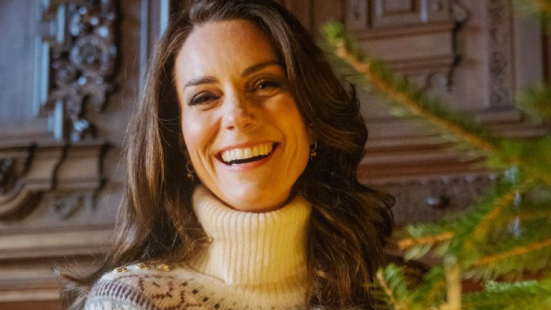 Larg publikut dhe disa muaj pas operacionit – Kate Middleton thyen heshtjen duke ndarë një foto të re familjare