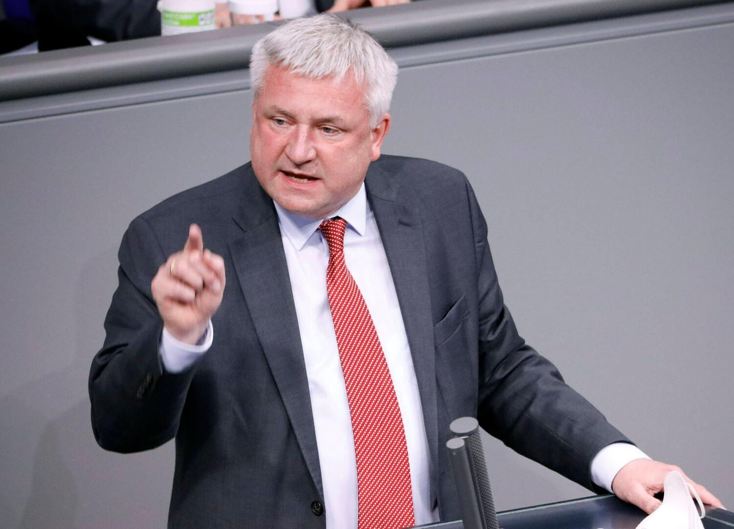 Deputeti gjerman: Vendimi për Manastirin e Deçanit ia hap Kosovës dyert për anëtarësim në KiE