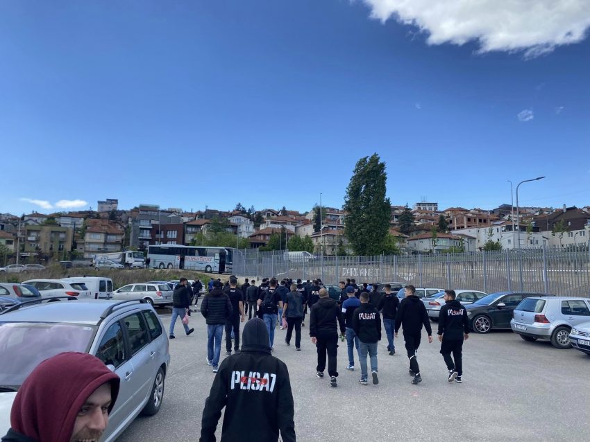 Plisat thonë se policia ia ndaloi udhëtimin për në Gjilan për ndeshjen Drita-Prishtina