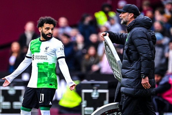 ​Momenti i përplasjes së Salah me Klopp (VIDEO)