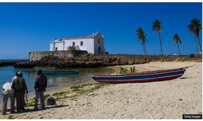 Fatkeqësia me traget në Mozambik lë mbi 90 të vdekur