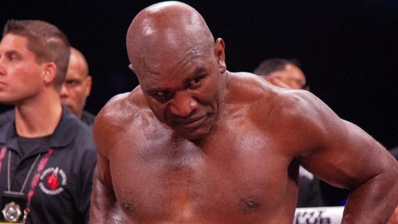 “Mendova se mi theu të gjithë dhëmbët” – Evander Holyfield zbuloi se cili boksier e goditi më fort