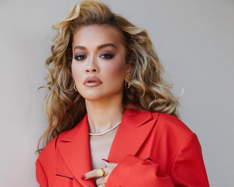 Rita Ora, mbesa e regjisorit Besim Sahatçiu, promovon kinematografinë shqiptare