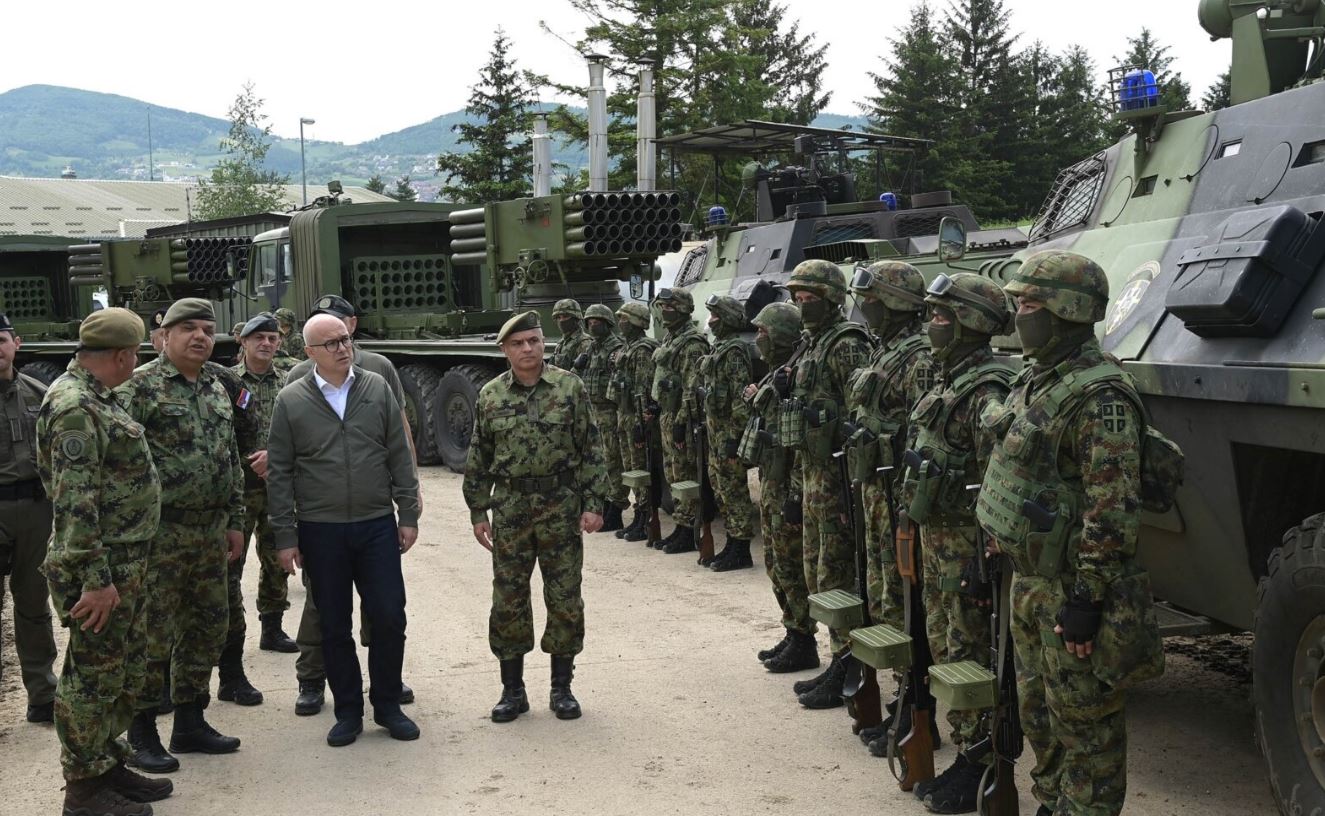 VV e LDK i sheh si provokim stërvitjet e ushtrisë serbe afër Kosovës, kërkojnë angazhim të mos përsëritet rasti i Banjskës