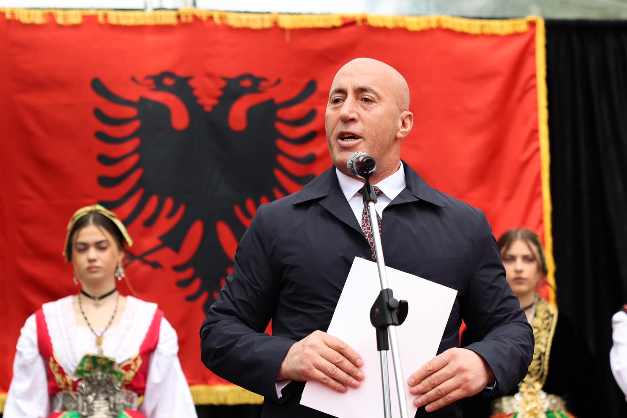 Përurimi i shtatores së Skënderbeut, Haradinaj: Nga sot do i bëjë roje Gjakovës heroike