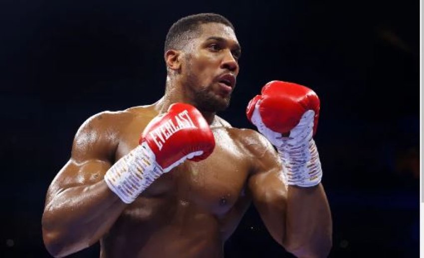 Joshua parashikon fituesin e duelit mes Joshua dhe Usyk