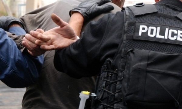 Bastisjet e djeshme, pesë të arrestuar – sekuestrohen telefona, kompjuterë dhe dokumente të ndryshme