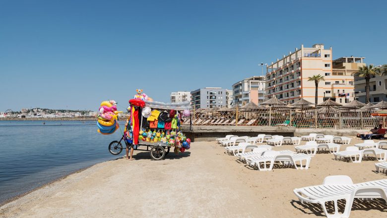 Ngriten çmimet e paketave turistike në Shqipëri, operatorët fajin ia lënë kursit të euros