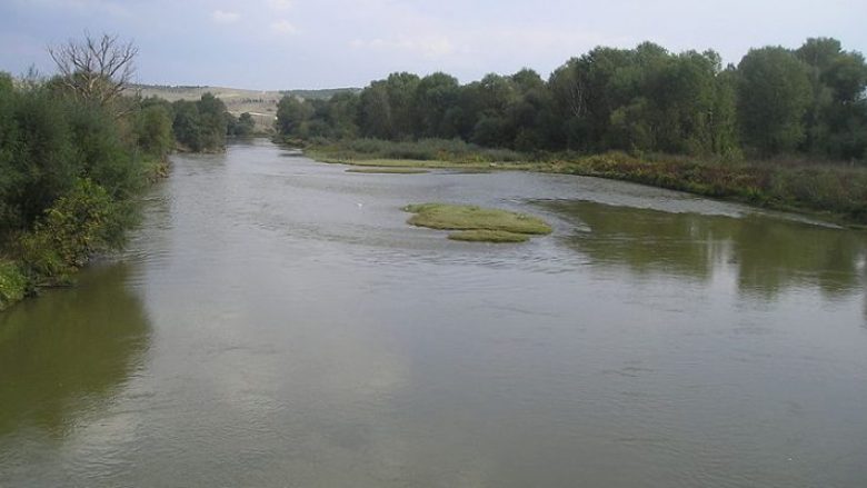 Gjendet një trup i pajetë në ujërat e lumit Vardar në Veles