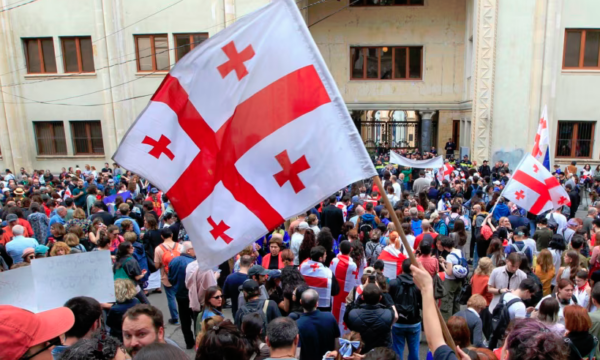 Protestuesit në Gjeorgji zotohen të vazhdojnë deri në rrëzimin e qeverisë