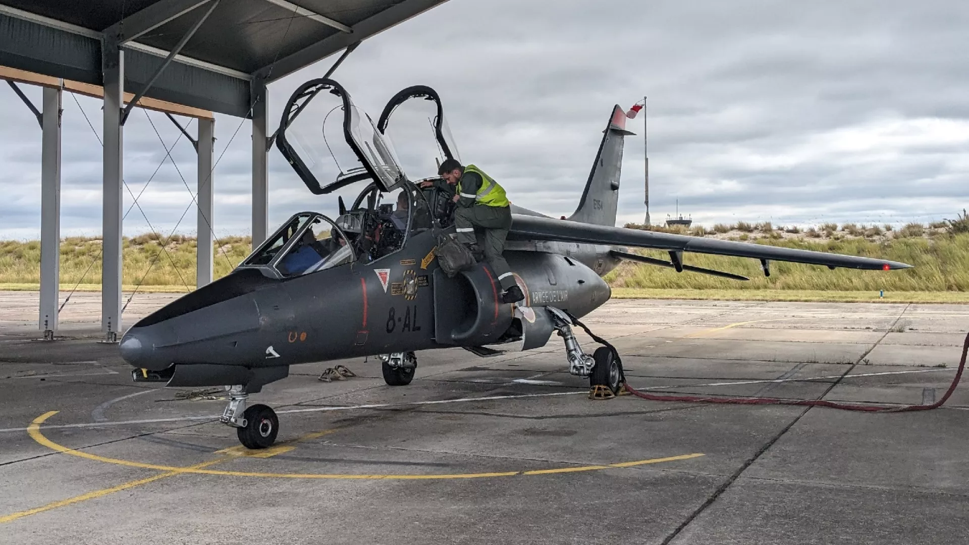 Në Francë, pilotët ukrainas po mësojnë të fluturojnë me avionë luftarakë