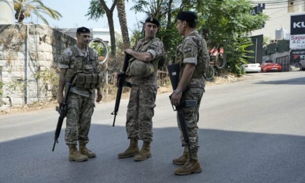 Libani mohon se armët e Hezbollahut janë në aeroportin e Bejrutit