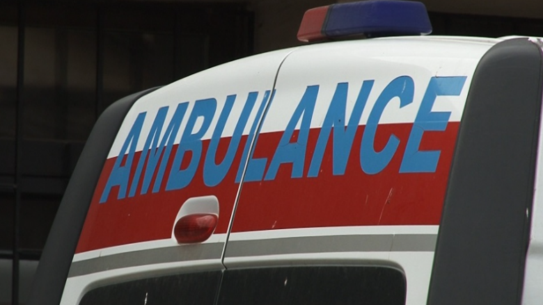 Bie një ashensor në Shkup, brenda ishte një ekip i ambulancës