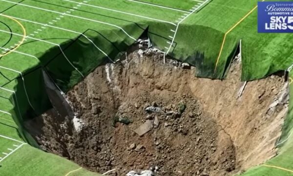 Krijohet një vrimë në fushën e futbollit, befasohen të gjithë në Amerikë