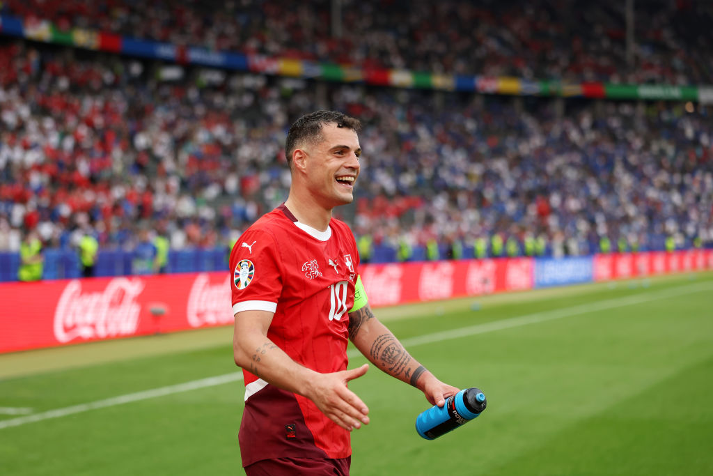 Mediumi italian: Xhaka nuk i la lojtarët tanë ta prekin topin