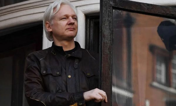 Julian Assange tashmë është një njeri i lirë, pamje nga pritjet që iu bënë