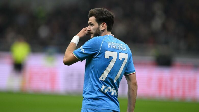 Napoli ka refuzuar 100 milionë euro për Kvaratskhelian, lojtari kërkon me ngulm largimin