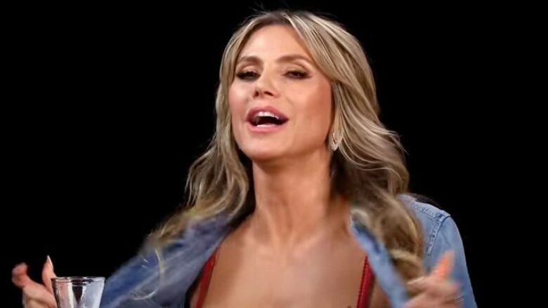 Heidi Klum hëngri krahë pule me salcë pikante, filloi të zhvishej në emision duke mbetur vetëm me sytjena