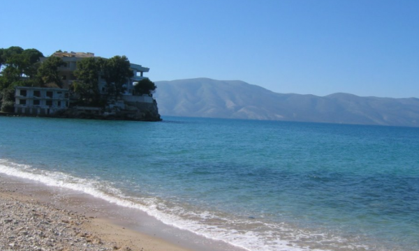 Alarmon Shoqata e Turizmit: Çmimet në bregdetin shqiptar po rrezikojnë të largojnë turistët nga Kosova