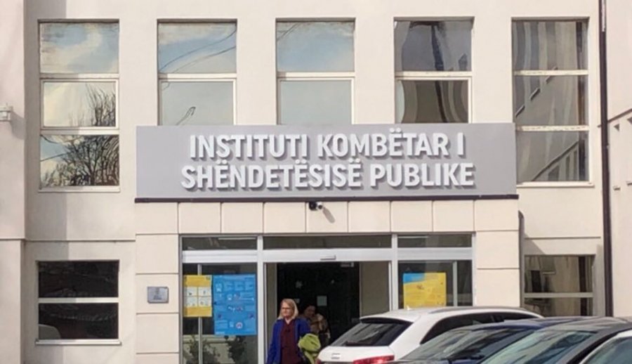 Rritet numri i qytetarëve që bëjnë analiza në IKSHPK: Hoti me apel për ushqimin që konsumohet gjatë verës