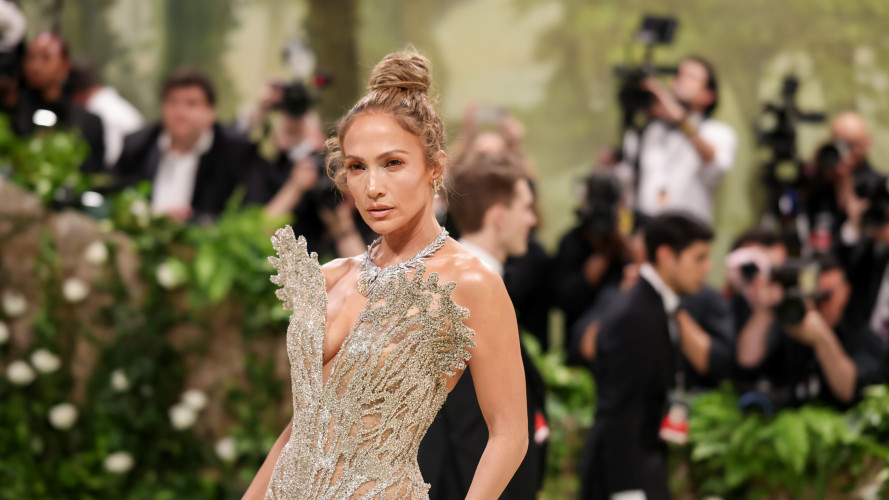 Jennifer Lopez u drejtohet fansave pasi anuloi turneun në SHBA