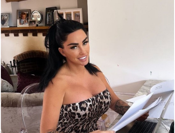 Katie Price thyen rekordin, bën operacionin e 17-të të rritjes së gjoksit