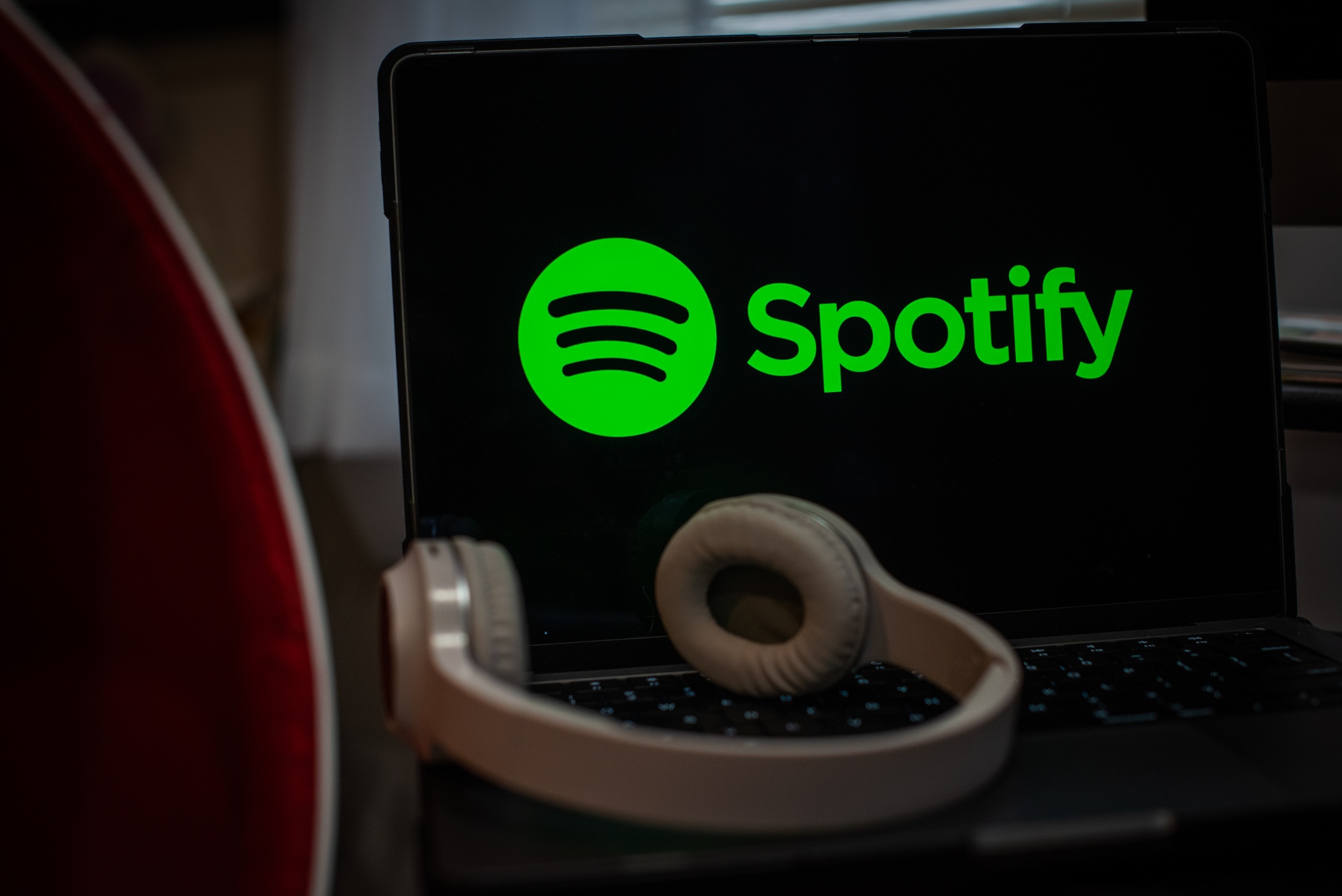 Spotify largon artistët rusë që e mbështesin luftën në Ukrainë