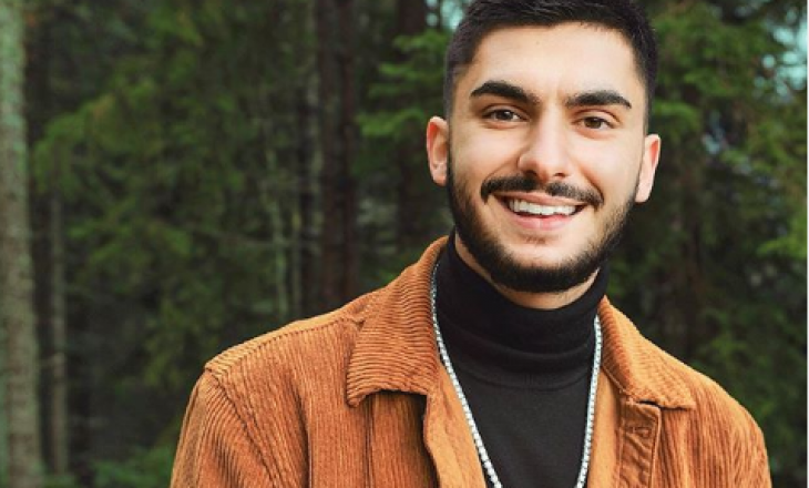 Butrint Imeri publikon foto me personin e zemrës