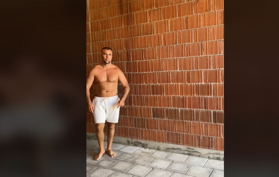Faton Hajrizi pas kërcënimeve të djeshme shfaqet duke ushtruar pranë një muri që duket sikur të jetë në Kosovë