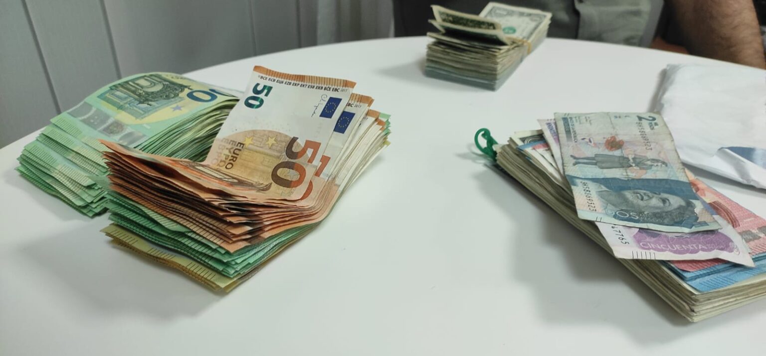 Arrestohen dy shtetas të Kolumbisë, dyshohen se mashtruan punëtorët nëpër këmbimore gjatë konvertimit të parave
