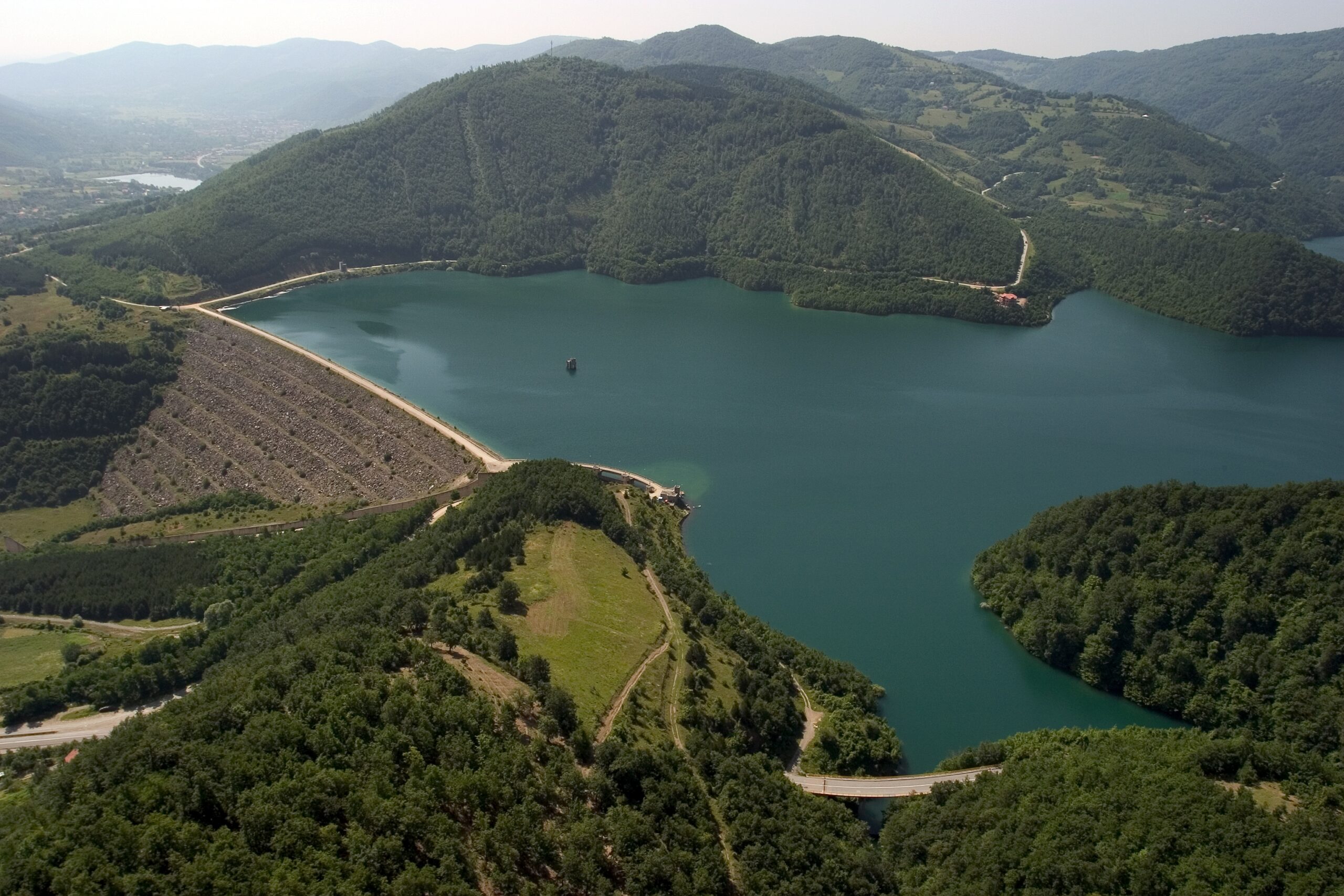 Fluturimi logjik i Gërvallës nga kërcimet në liqenin e Ujmanit