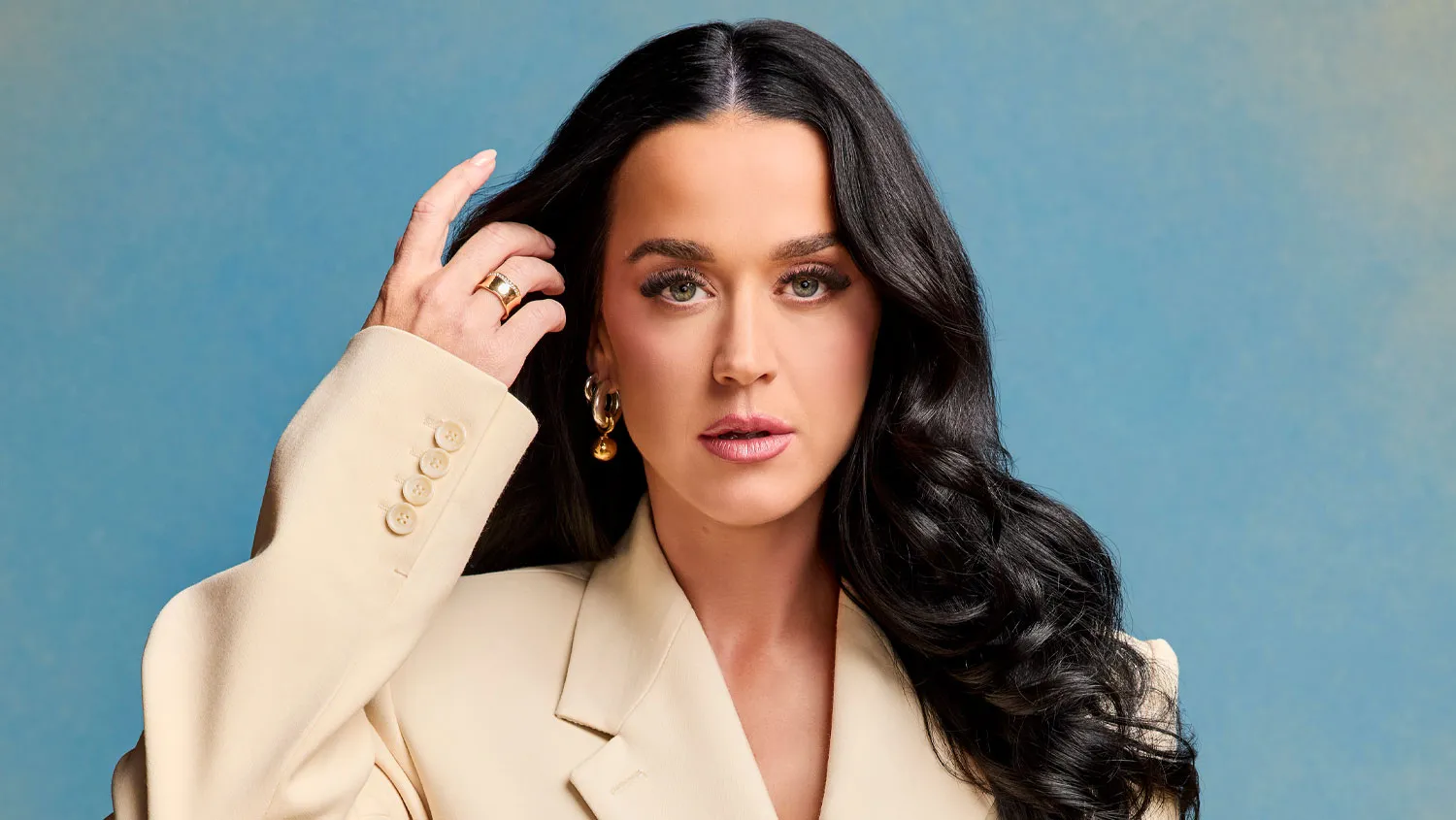 Katy Perry shfaqet në formë të mirë në bikini, ndërsa filmonte videoklipin e ri të në Ibiza