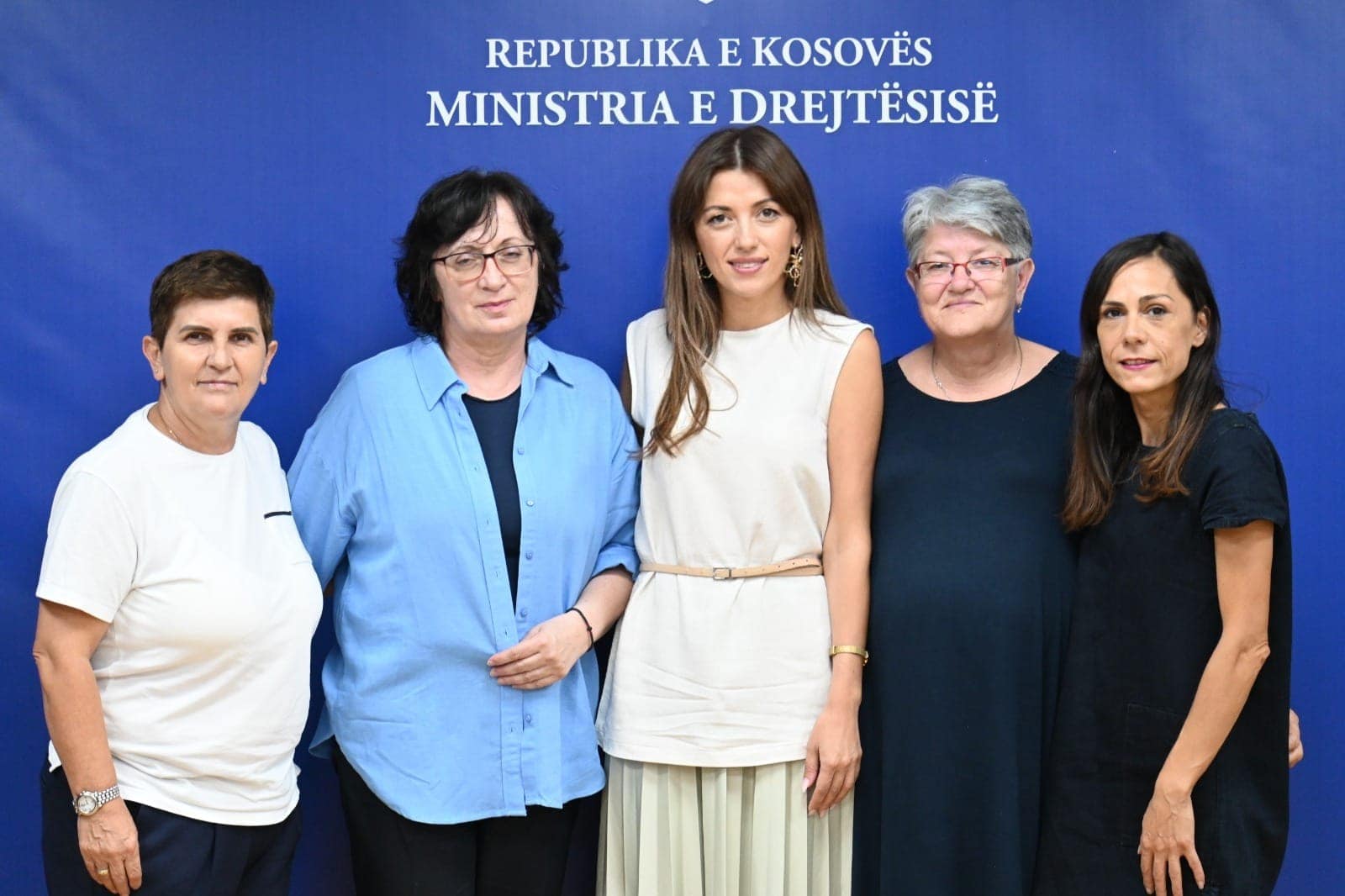 Haxhiu takon udhëheqësen e strehimores së grave në Artanë: U dakorduam që sfidat t’i adresojmë me institucionet përgjegjëse