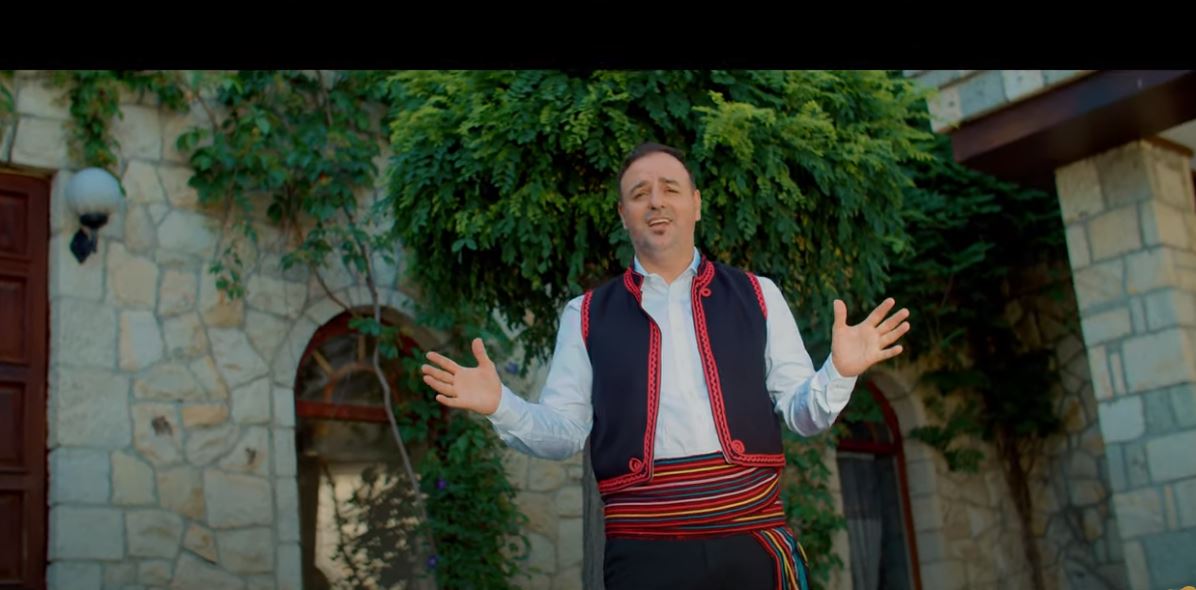 Nexhat Osmani e publikon këngën “Fëllënza” (VIDEO)