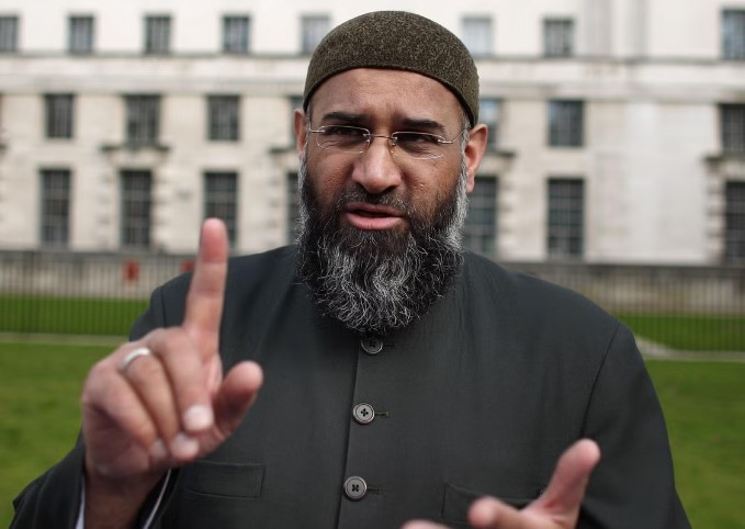 Dënohet me burgim të përjetshëm predikuesi islam, Anjem Choudary