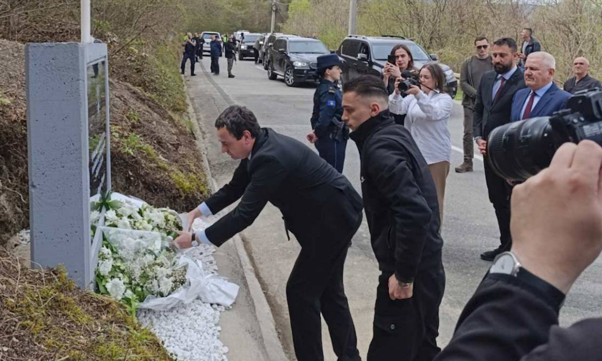 Kurti përkujton Enver Zymberin: Dëshmor për vendin e tij, me uniformën policore, siç dikur e kishte mbajtur uniformën e UÇK-së