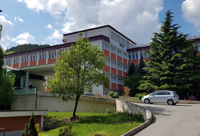 Vdes një grua në spitalin e Pejës, policia nis hetimet