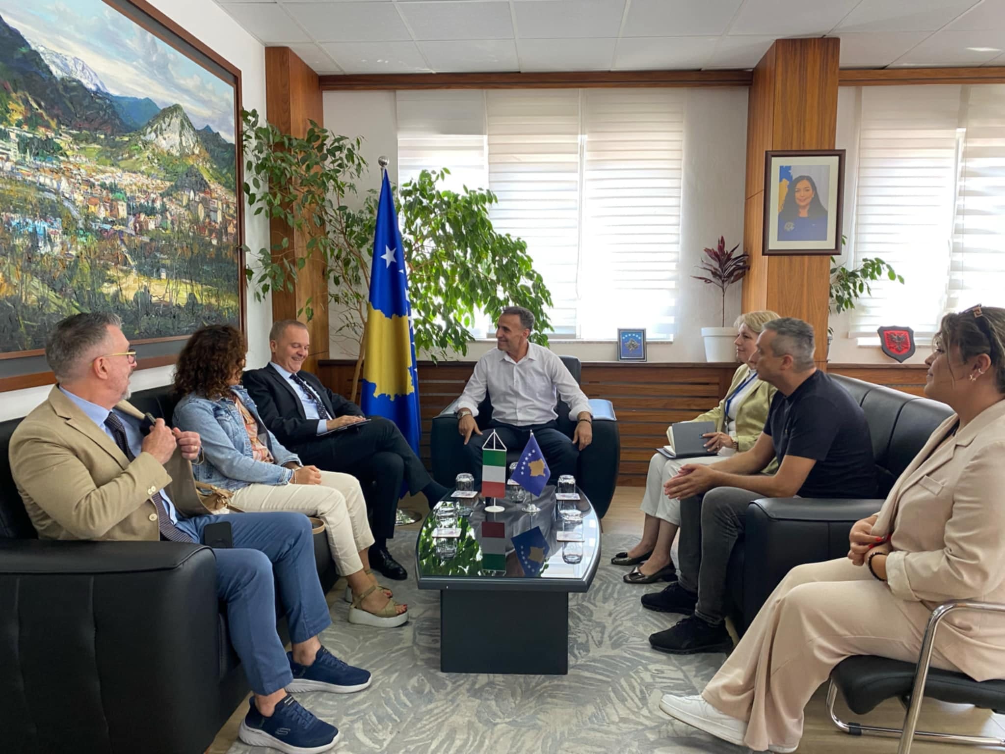 Ambasadori De Riu takon kryetarët e komunave në veri, njofton se për çka u diskutua