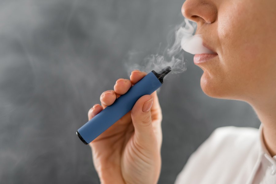 Pirja e cigareve elektronike edhe për një periudhë të shkurtër kohore mund të shkaktojë astmë